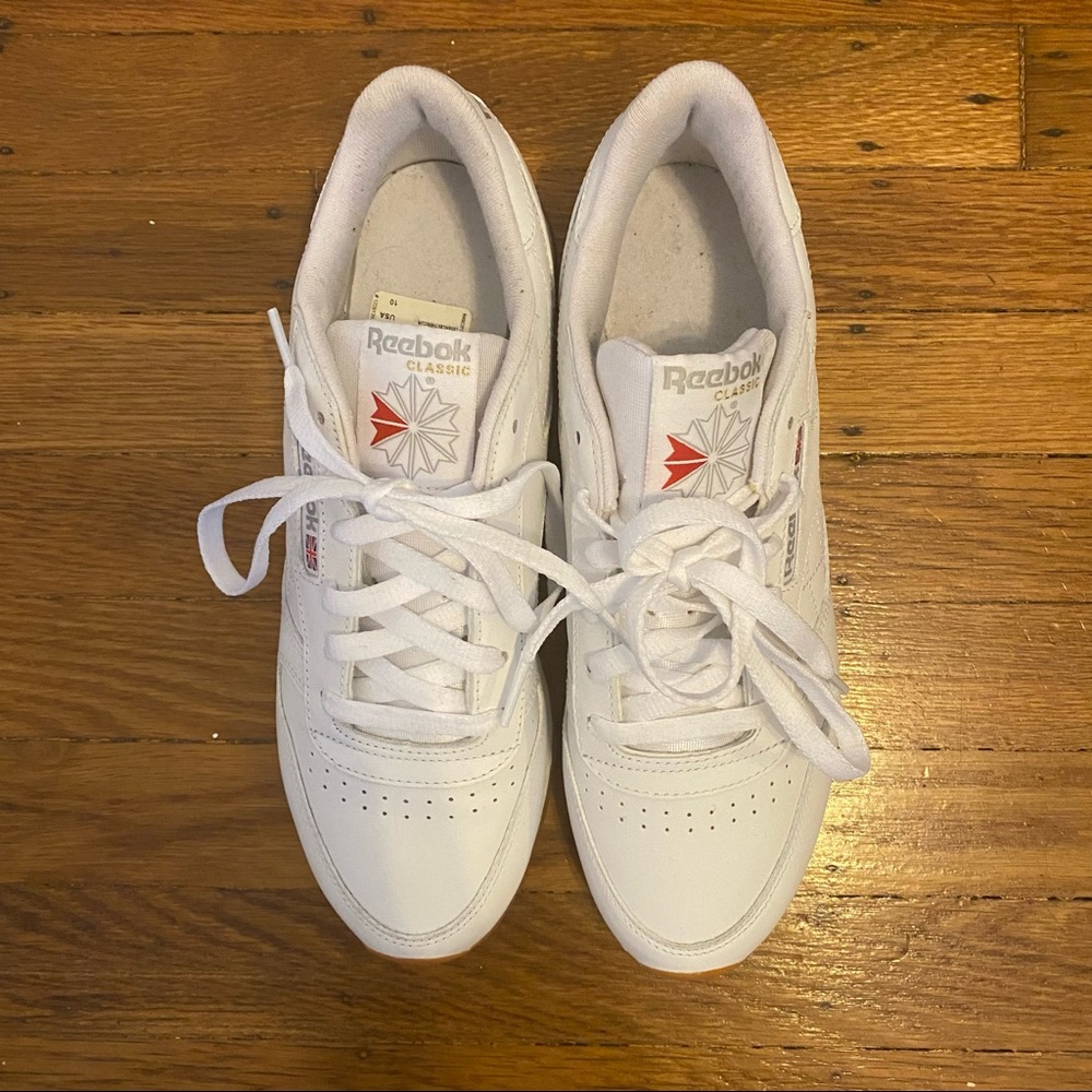New Reebok classic leather tennis shoes